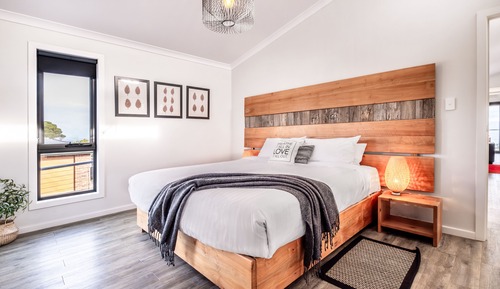 Deluxe One Bedroom Apartment with stunning Ocean Views