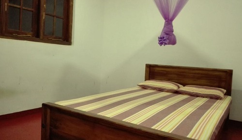 Basic Double Room Single Use, 1 Queen Bed, Accessible, Smoking