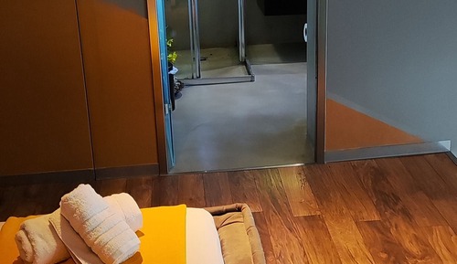 Design Loft, Pool Access (Yellow)