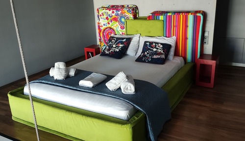 Design Loft, Pool Access (Blue)