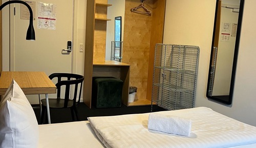 Triple Room, 3 Twin Beds, Shared Bathroom