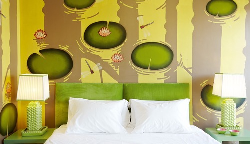 Premium Graffiti Guestroom