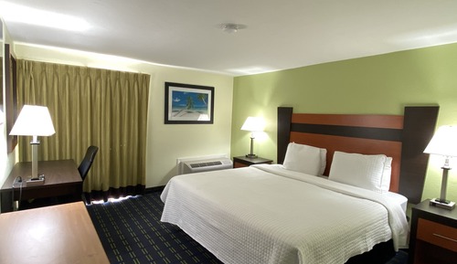 Standard Room, 1 King Bed, Accessible (Smoke Free)