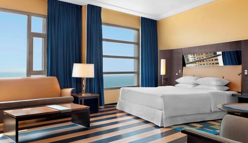 Junior Suite, 1 Bedroom, Non Smoking, Pool Access (Corner)