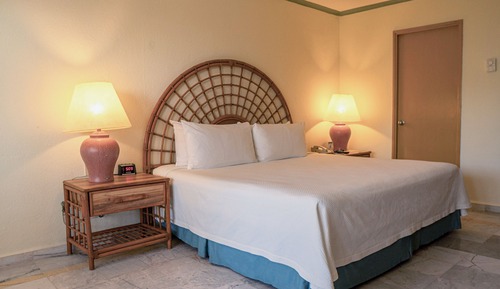 Standard Room, 1 King Bed