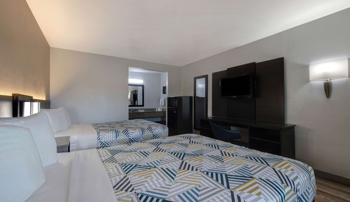 Deluxe Room, 2 Queen Beds, Smoking, Refrigerator & Microwave