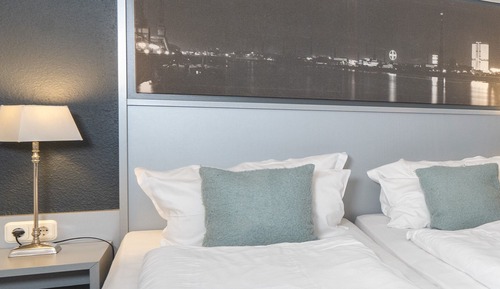 Business Suite, 1 Queen Bed with Sofa bed, Kitchenette