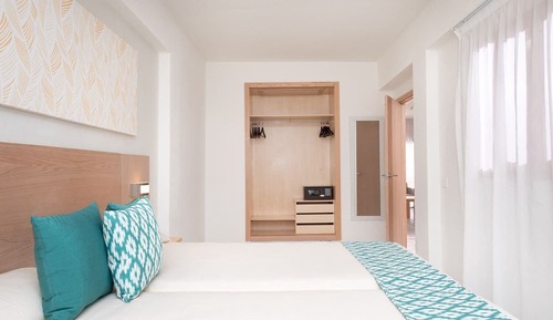 Family Room (Premium - 2 adults and 2 children)