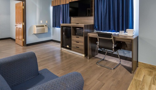 Suite, 2 Queen Beds, Non Smoking (Upgrade)