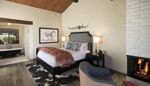 Deluxe Room, 1 King Bed, Fireplace