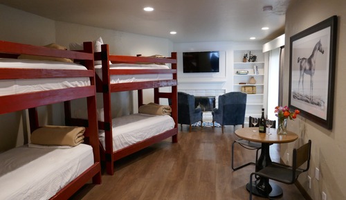 Family Suite, 1 King Bed, Kitchen, Courtyard View