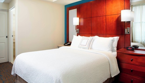 Suite, 1 Bedroom, Non Smoking (Mobility/Hearing Access, Roll-in Shwr)