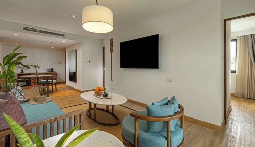 Deluxe Suite, 1 King Bed (Garden)