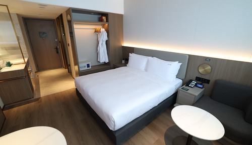 Standard Room, 1 King Bed