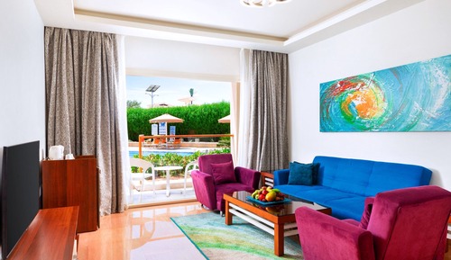 King Suite with Pool View