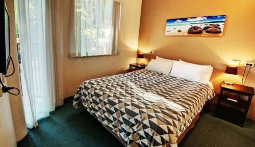 2 Bedrooms Courtyard Area Apartment 