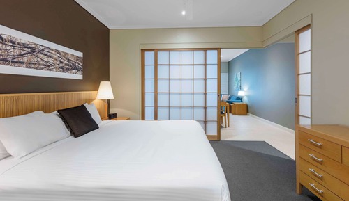Apartment, 1 King Bed, Pool View