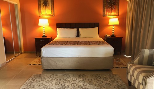 Deluxe Studio, 1 King Bed, Kitchenette