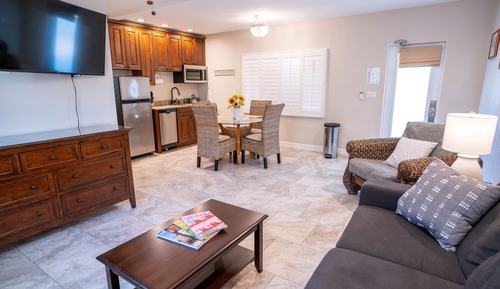 Deluxe Suite, 1 Bedroom (Unit 107)