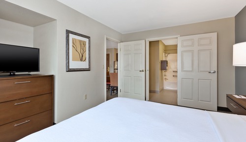 Suite, 1 Queen Bed with Sofa bed, Kitchen (Hearing, Mobility, Bathtub)
