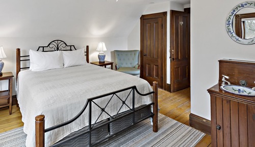 Deluxe Room, 1 Queen Bed (No Pets)