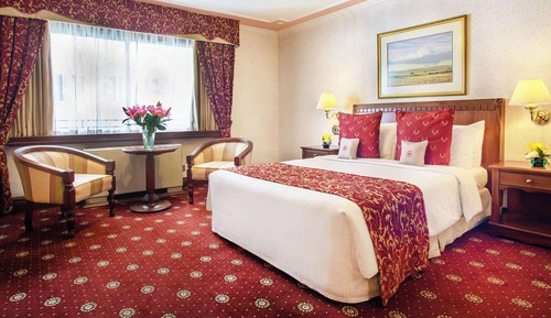 Stanley Queen Room