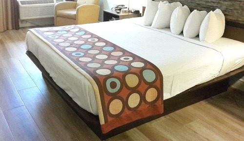 Deluxe Room, 1 King Bed, Accessible, Bathtub (Mobility/Hearing, Grab bars)