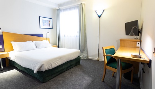 Standard Room, 1 Queen Bed, Accessible, Smoking (Terrace, Ground Floor)