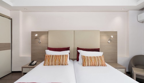 Standard Twin Room, Partial Ocean View