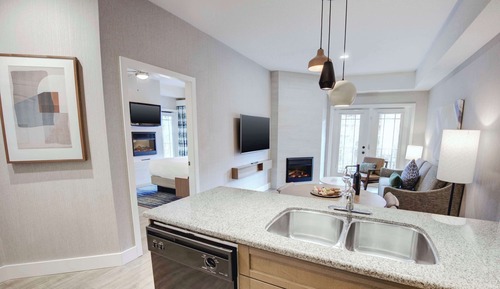 Condo, 1 King Bed with Sofa bed, Corner (1 Bedroom)