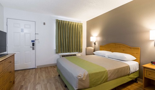 Standard Room, 1 Queen Bed, Non Smoking