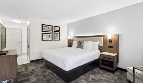 Deluxe Suite, 1 King Bed, Non Smoking (Deluxe Family Suite)