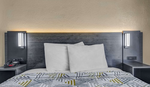 Standard Room, 1 Queen Bed, Accessible, Non Smoking