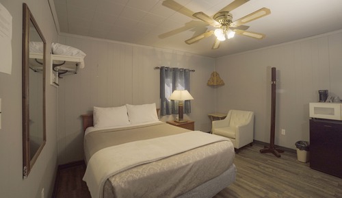 Standard Room, 1 Queen Bed