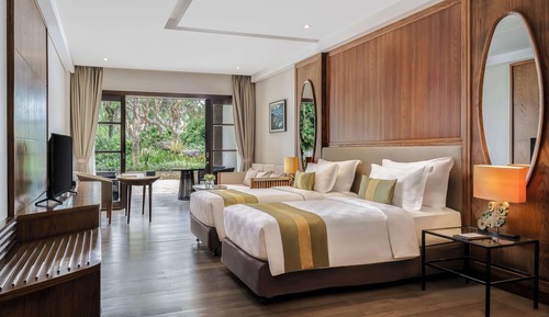 Deluxe Room, 2 Twin Beds, Pool View