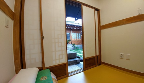 Single Room, Private Bathroom