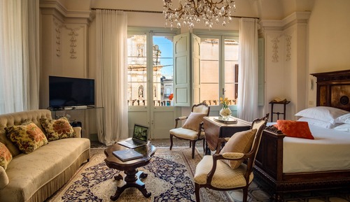 Junior Suite, Balcony, City View