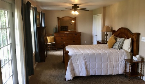 Deluxe Suite, Accessible, Private Bathroom (Beige Efficency)
