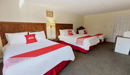 2 Queen beds and 1 single bed