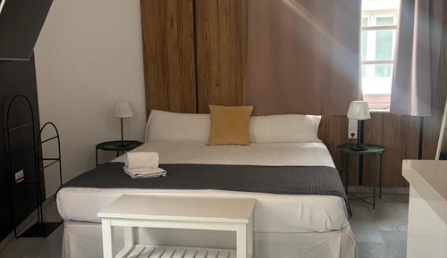 Deluxe Studio, 1 Queen Bed