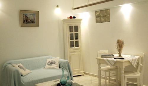 Studio, Sea View