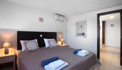 Villa, 4 Bedrooms (2 seperate entrances, 2 Floors)