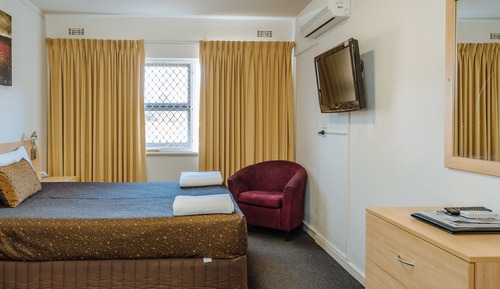 Standard Room, 1 Queen Bed