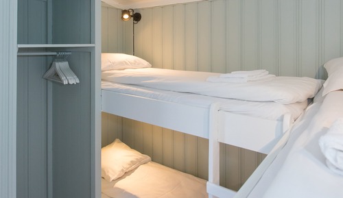 Basic Cabin, Shared Bathroom