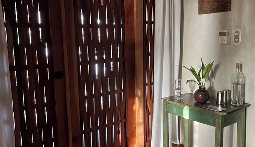 Tree House, 1 Queen Bed, Partial Lake View
