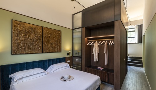 Traditional Suite