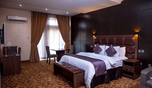 Suite, 1 King Bed, Non Smoking, Balcony (Living Room)