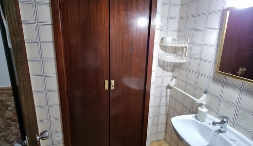 Single Room, Private Bathroom