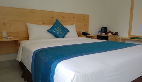 Economy Room, 1 Queen Bed, Courtyard Area (with Window, Villa Area)