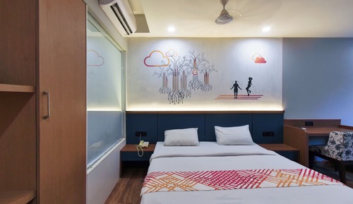 Luxe Queen Room